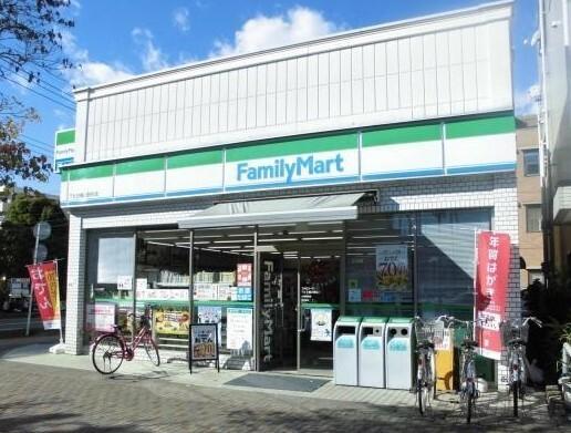 ファミリーマート桶川駅西口店：500m