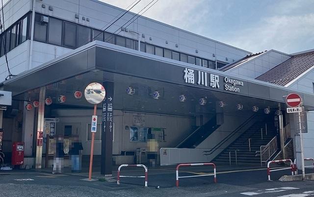 桶川駅東口.：520m