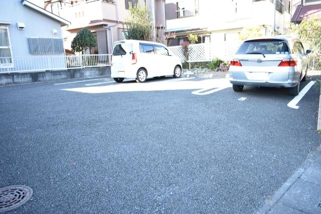 ガーディアン上野（201） 駐車場