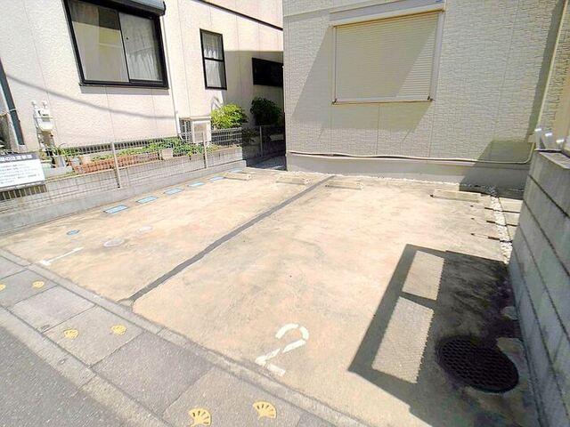 セジュール本町（201） 駐車場