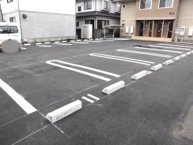 ハイツ宮地（101） 駐車場
