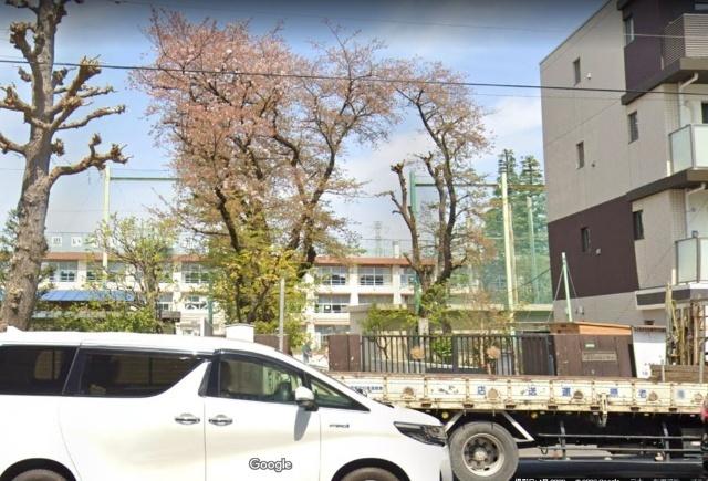 練馬区立石神井西小学校：561m