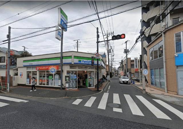 ファミリーマート東伏見駅前店：84m