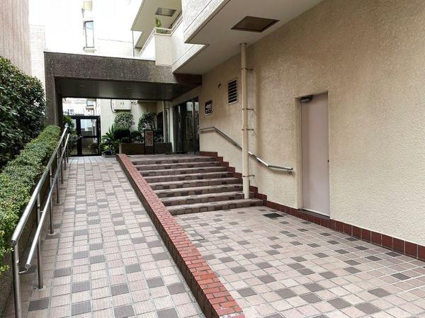 一橋学園ガーデニア エントランス