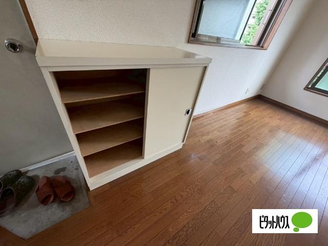 日野市多摩平アパート 玄関