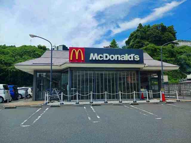 マクドナルド：180m