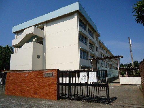日野市立大坂上中学校：645m