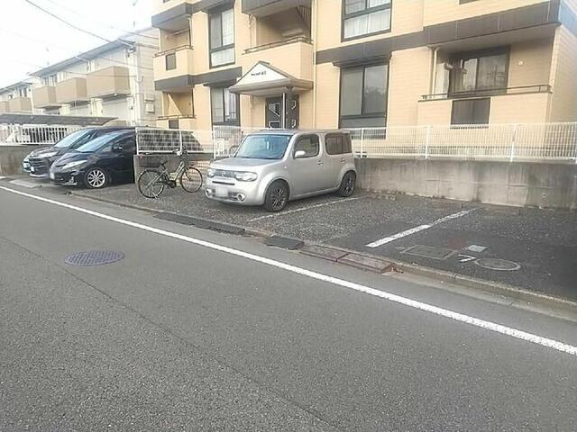 リバーサイドふじ（302） 駐車場