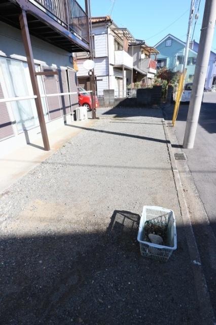 谷荘 駐車場