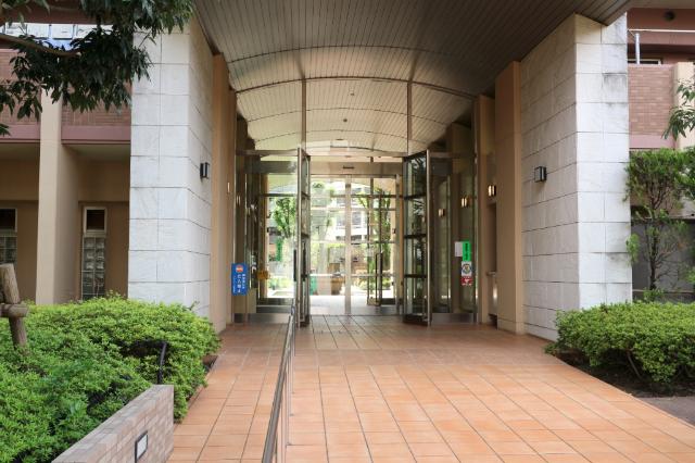 日野市多摩平中古マンション エントランス