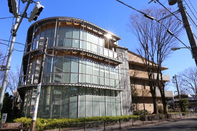 日野市立多摩平図書館