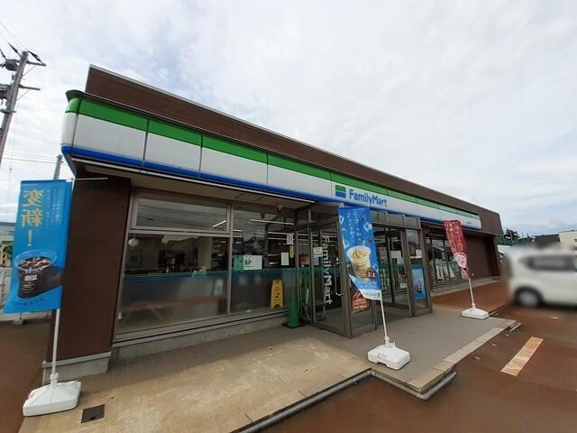 ファミリーマート上越南新町店：1300m