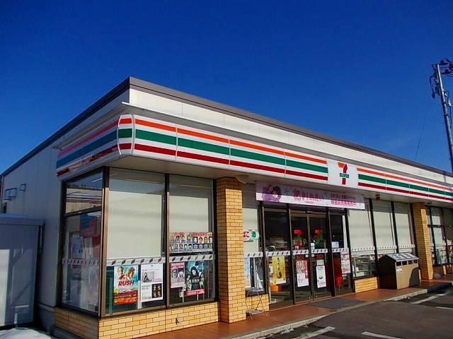 セブンイレブン：700m