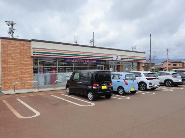 セブンイレブン上越東城店：923m