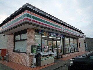 セブンイレブン上越教育大学前店：384m