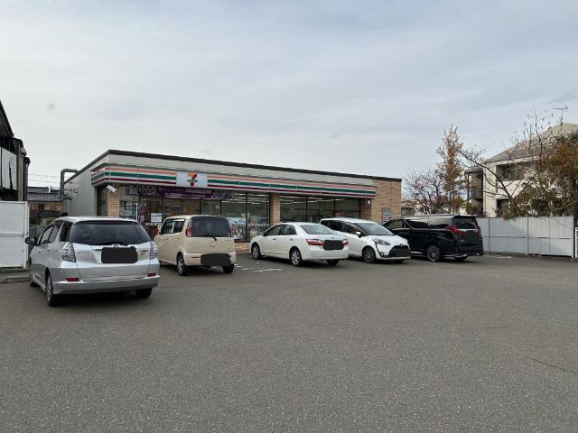 セブンイレブン直江津駅前通り店：699m