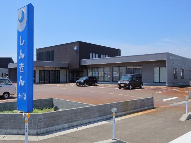 上越信用金庫はれまち支店：446m