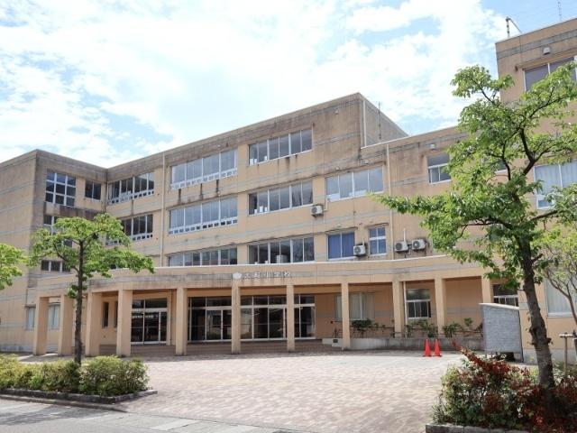 上越市立大町小学校：641m
