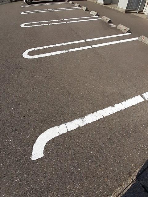 スターウイング（102） 駐車場