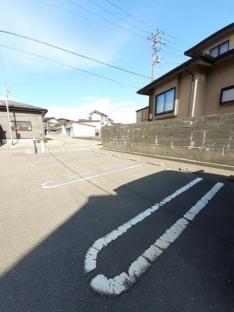 カルムＢ（103） 駐車場