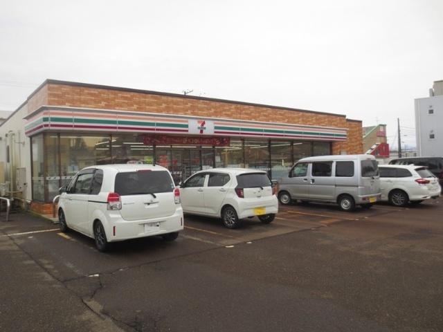 セブンイレブン上越北城店：693m