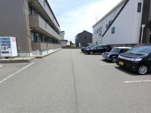 エル・スリー石橋（202） 駐車場