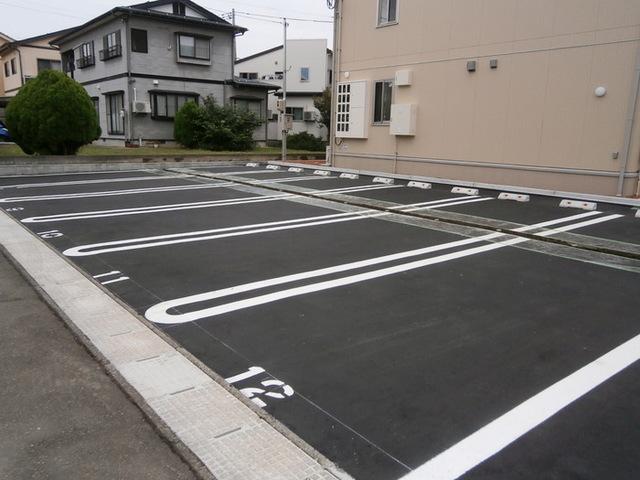 コントレイル（205） 駐車場