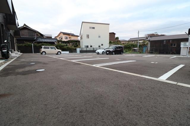 ラ・プラージュ（203） 駐車場