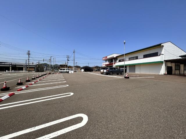ひらいテナントビル 駐車場