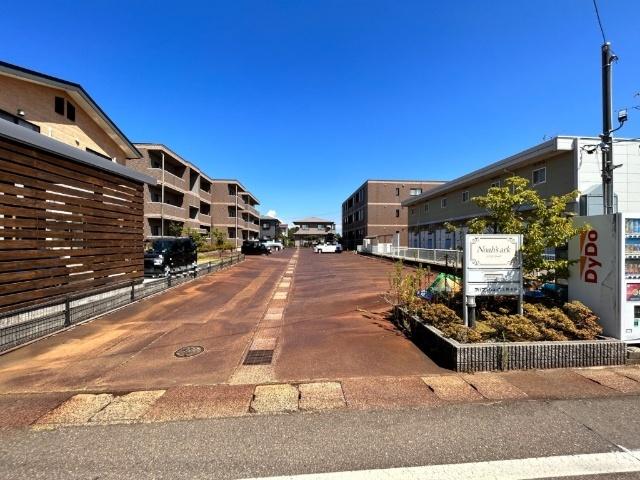 ノアズアークⅠ（3A） 駐車場