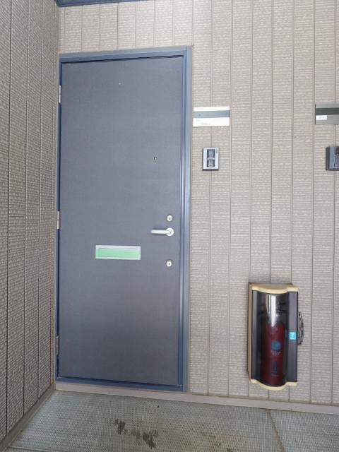 ハイツルネス 玄関