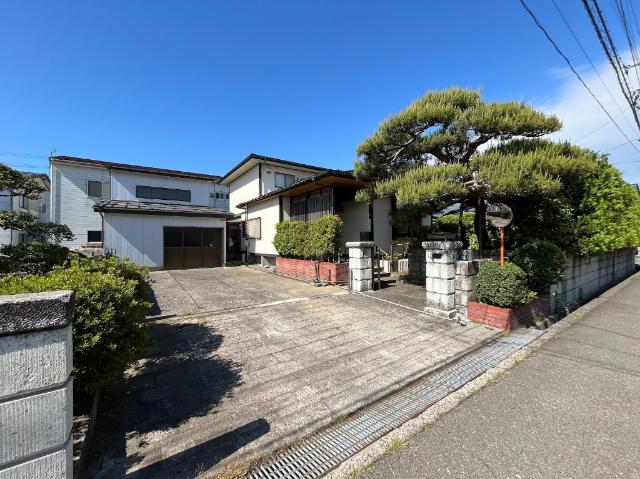 【商談中】お庭もお家も広々！趣味をたのしむ高土町の家 外観