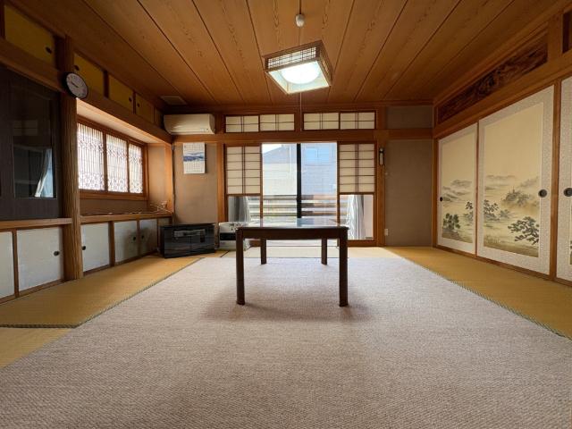 のどかな住宅街にある三和区神明町の家 リビング