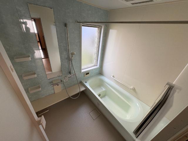 のどかな住宅街にある三和区神明町の家 バス／シャワー