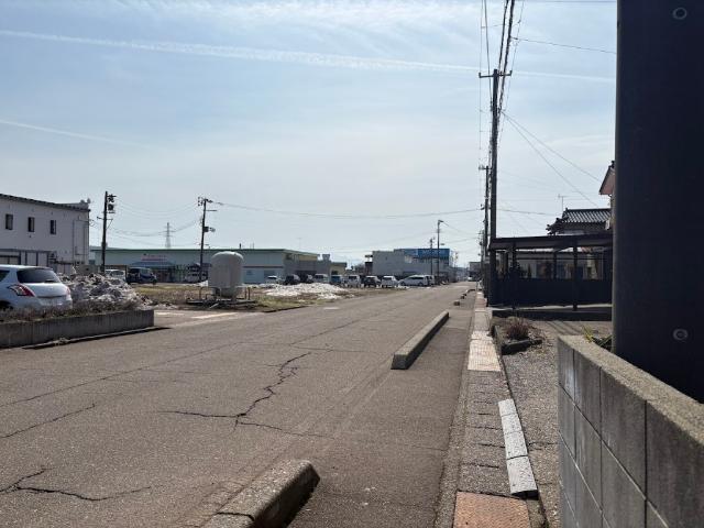 バイパスへのアクセス良好！便利な下源入の家 前面道路含む現地写真