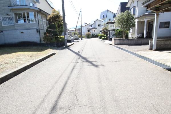 高台の閑静な住宅地にある岩木の土地 土地画像
