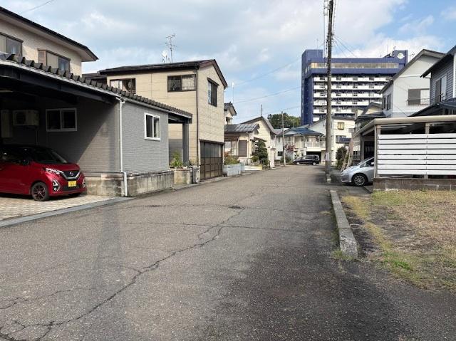 高台の閑静な住宅地にある岩木の土地 土地画像