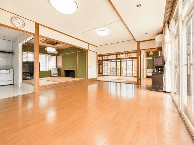 【商談中】お庭もお家も広々！趣味をたのしむ高土町の家 リビング