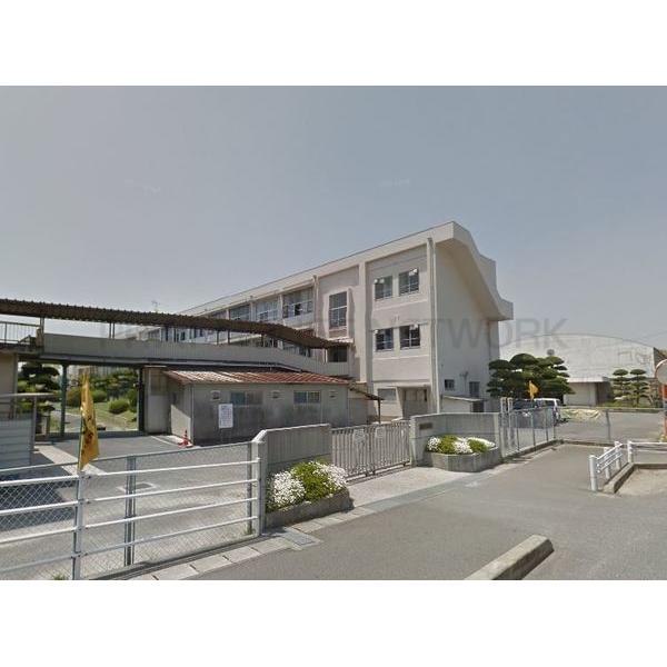 宇部市立新川小学校:647m