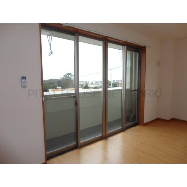 リビング掃出しサッシ