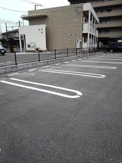 モダングランツＦ（205） 駐車場