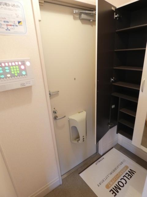 クレセント・ピア（102） 玄関