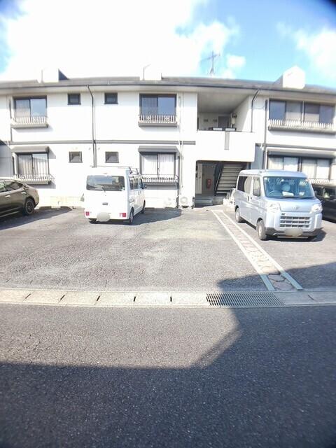 ヴィラたかせ（202） 駐車場
