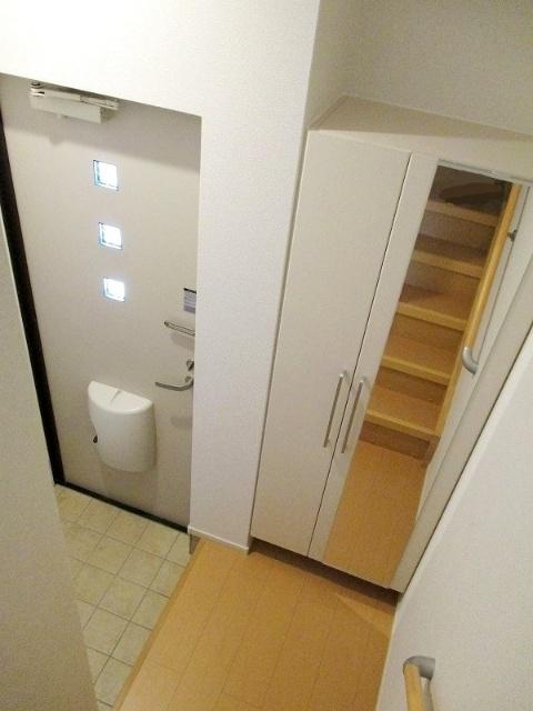 アンジュ・大小路（302） 玄関