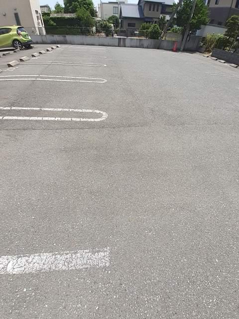 グランデュールＲ（105） 駐車場