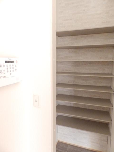 恩田ヒルズ（301） 玄関