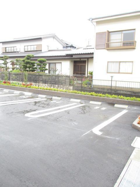 ラ・シャトレⅠ（203） 駐車場