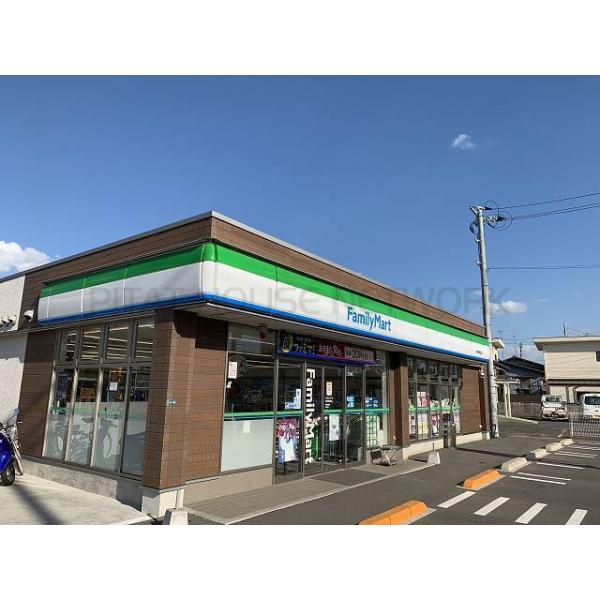 ファミリーマート:900m