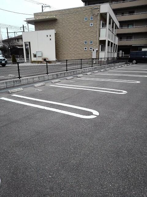 モダングランツＦ（205） 駐車場
