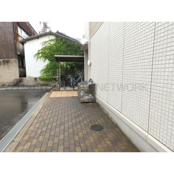 敷地内ごみ置き場